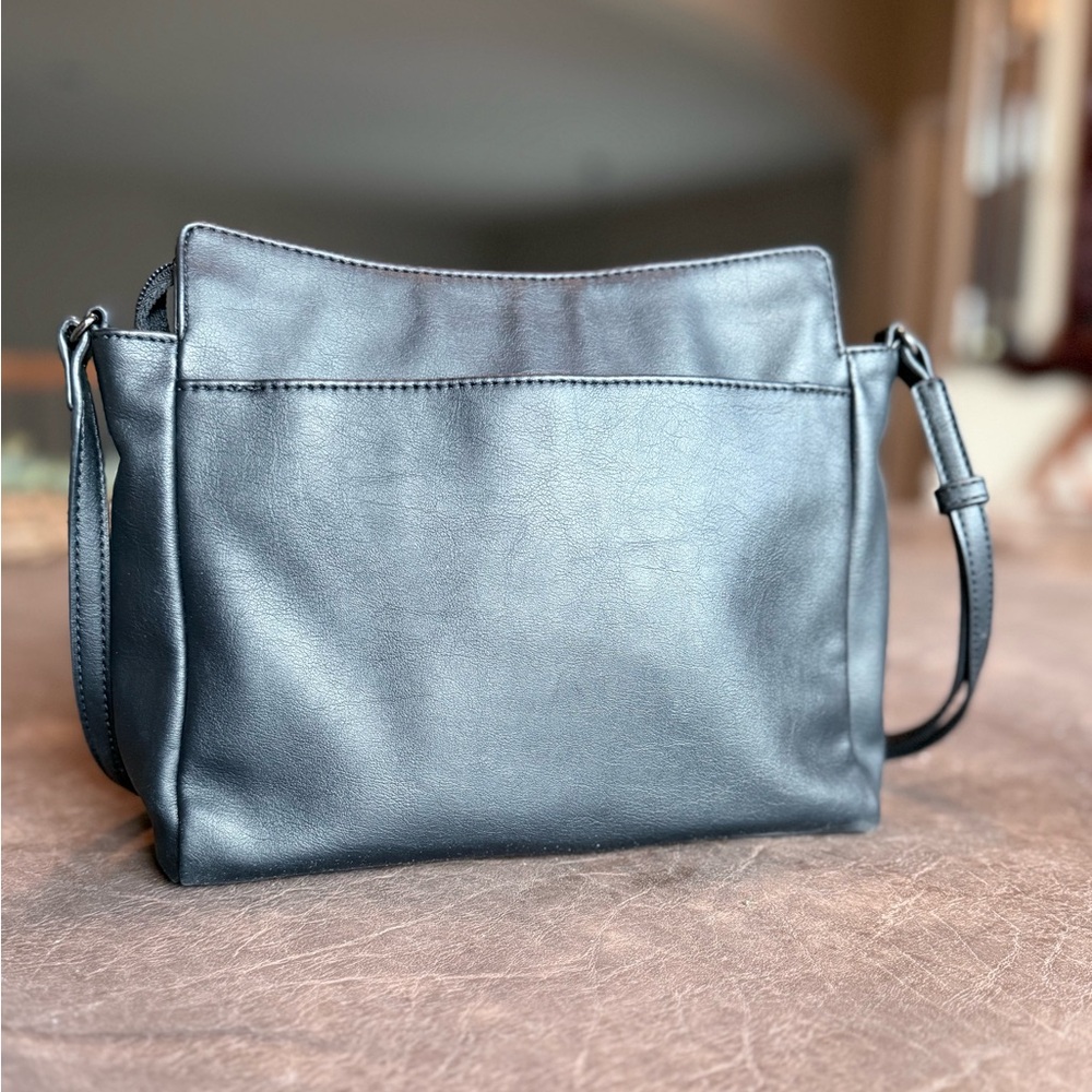 Vera Wang Quilted Crossbody Bag - Picture 5 of 6